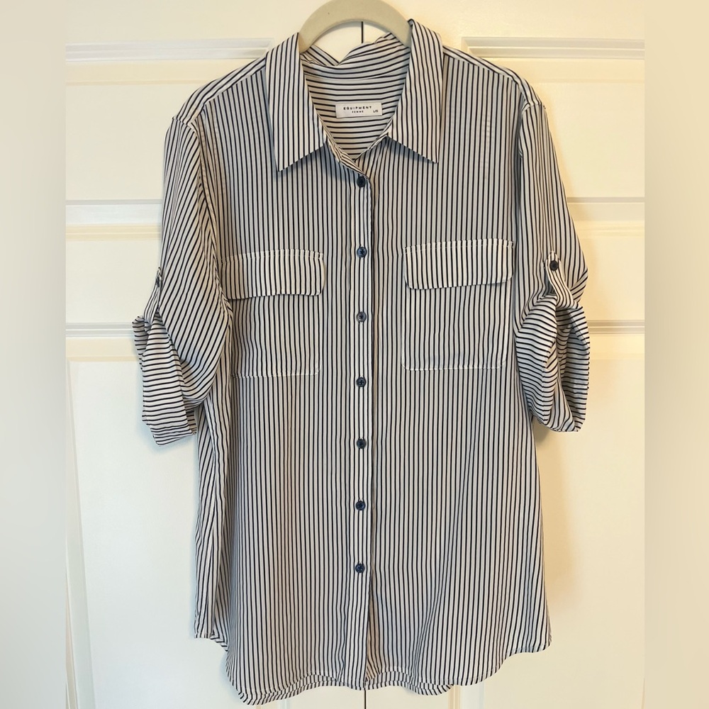 Equipment Short Sleeve Navy and White Striped Silk Button Up Size Large